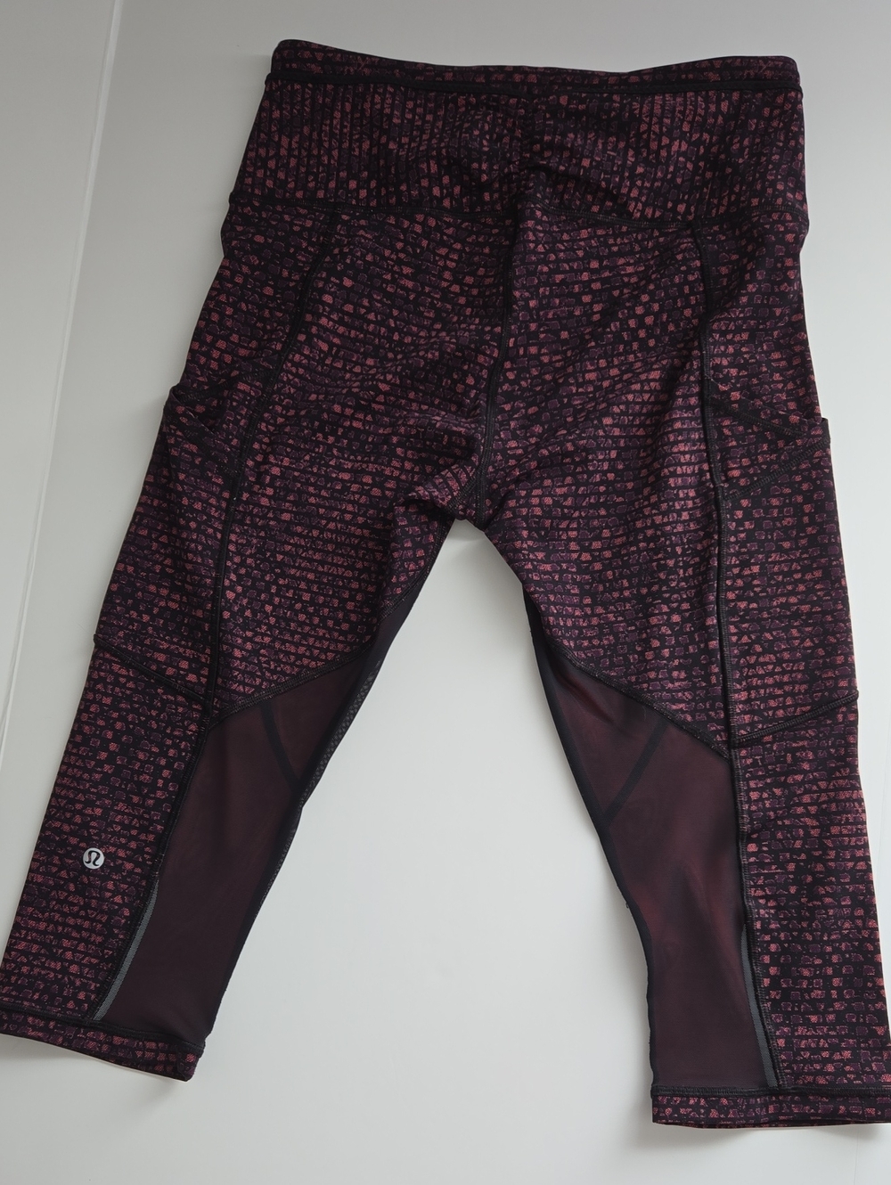 Lululemon Cropped Athletic Leggings Purple Pattern Coral Lining Size Tag Removed - Picture 4 of 16